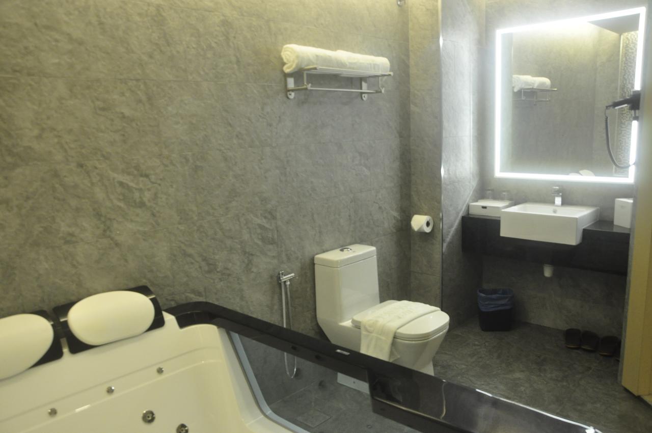 Geobay Hotel Johor Bahru Bagian luar foto