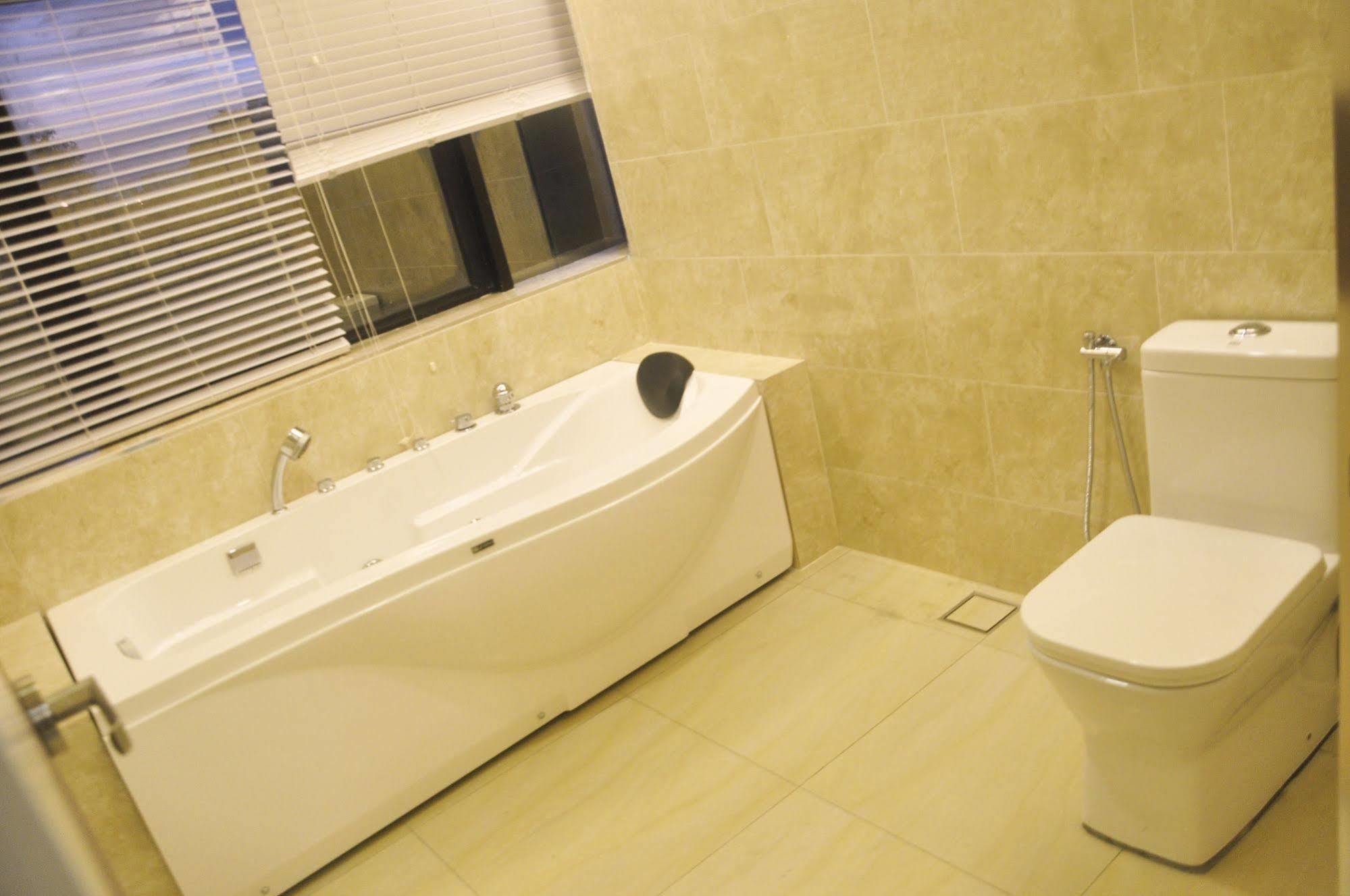 Geobay Hotel Johor Bahru Bagian luar foto
