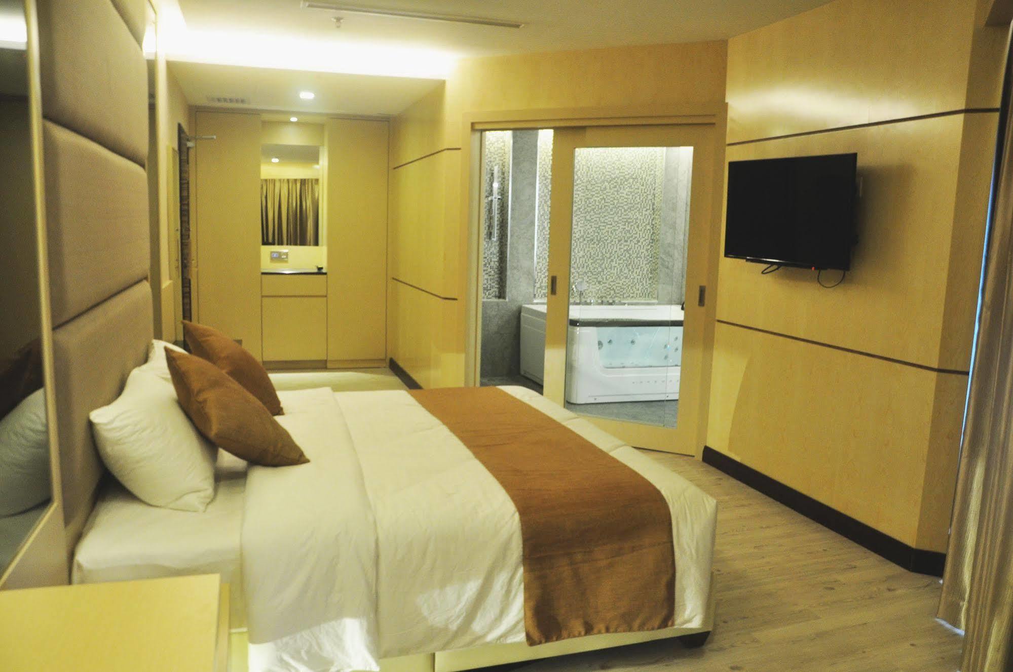 Geobay Hotel Johor Bahru Bagian luar foto